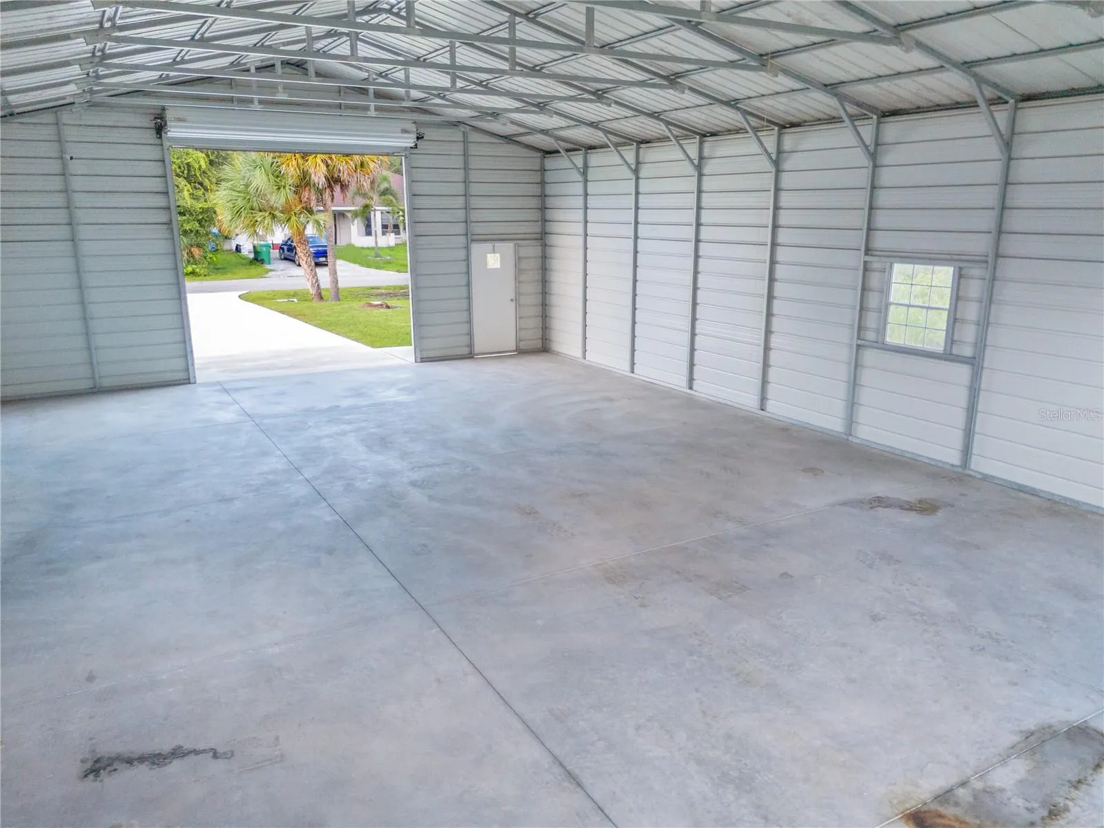 Detached garage