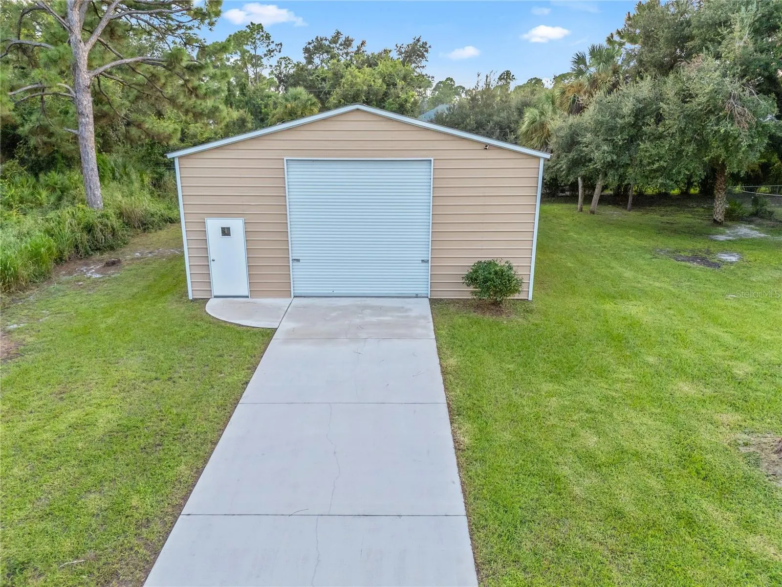 Detached garage
