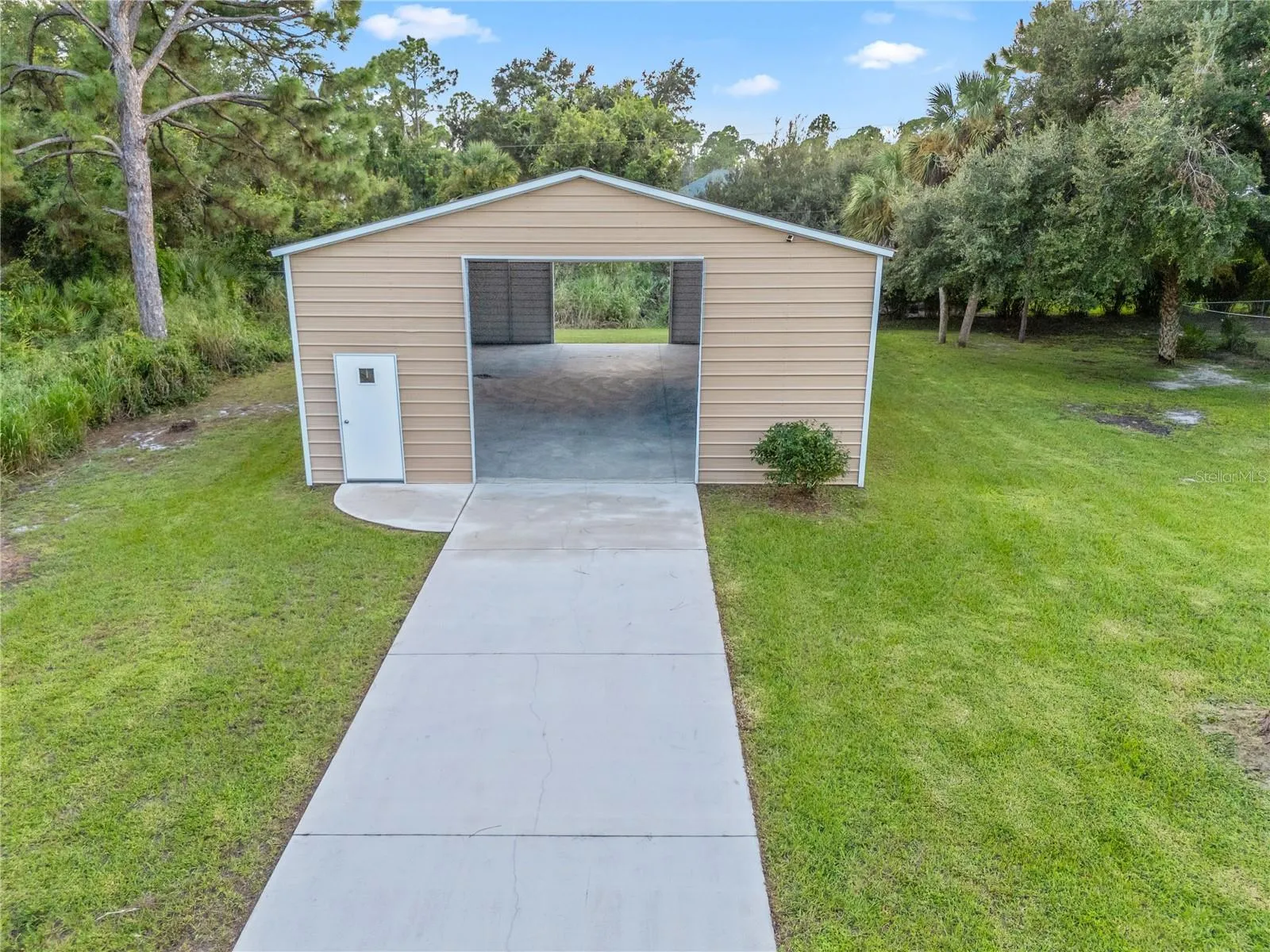 Detached garage
