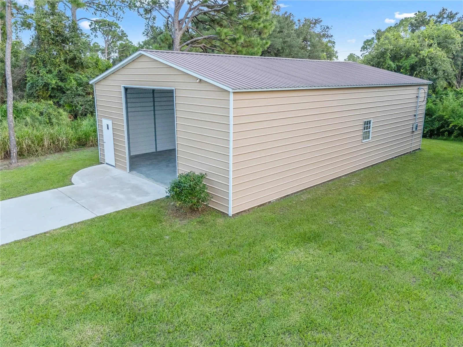 Detached garage