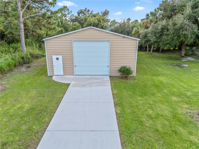 Detached garage