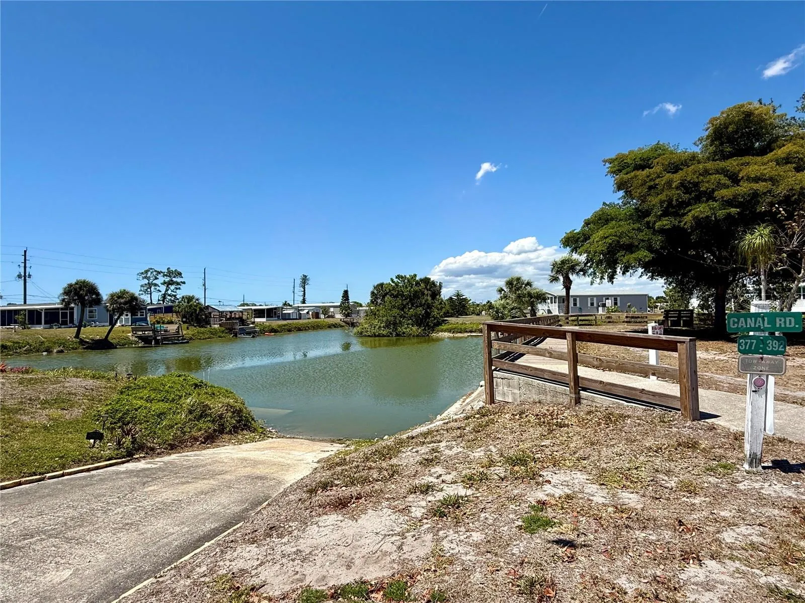 Community boat ramp with access to freshwater that is full of bird species, turtles and many fish!