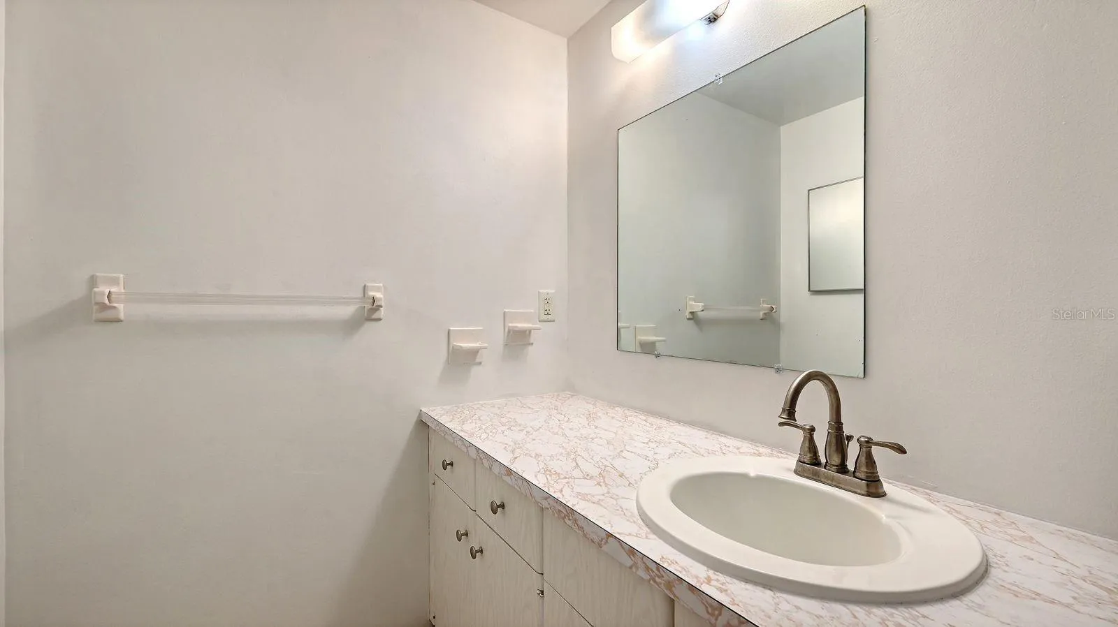 Unstaged Primary Bathroom
