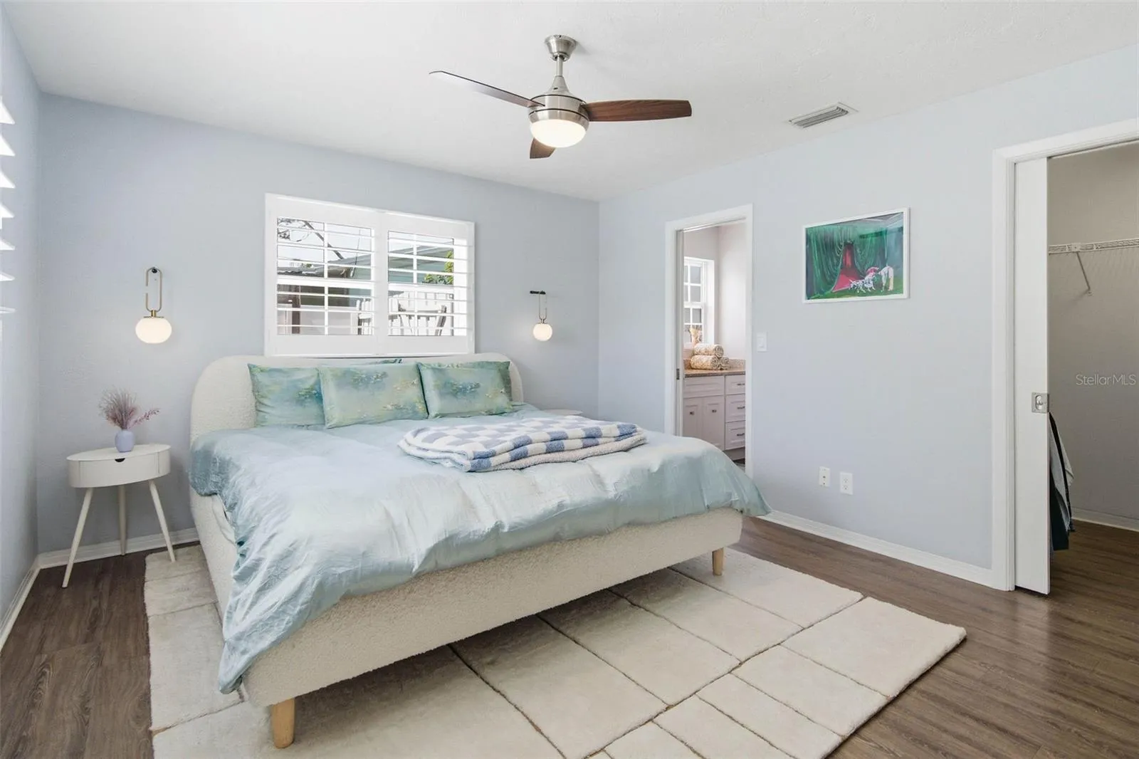 Master bedroom with en-suite bathroom
