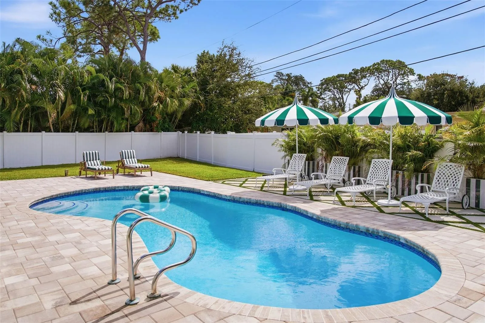 Sparking In-Ground Pool