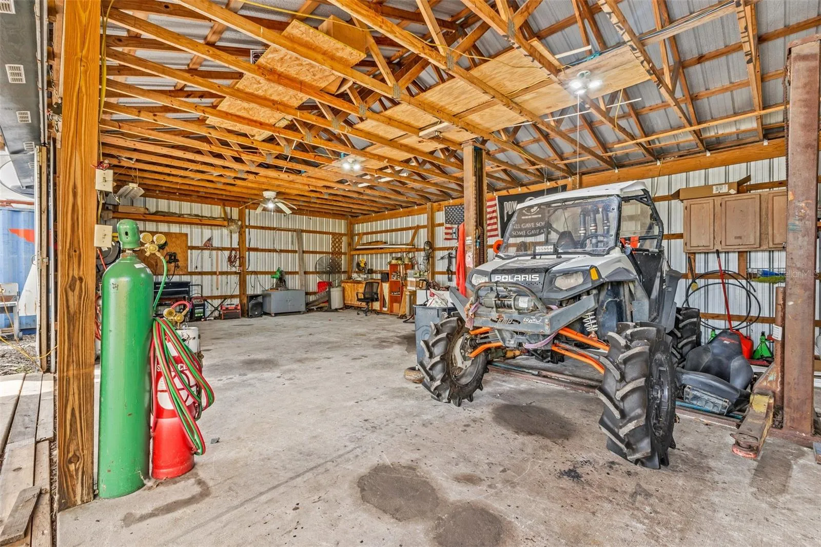 Workshop space with included lift.