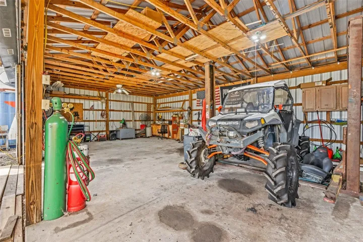 Workshop space with included lift.