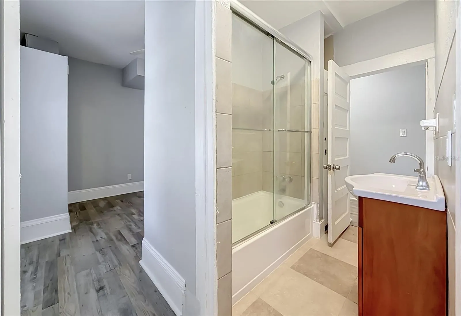 Jack and Jill Hall bath - shared hall bath with bedrooms 2 and 3