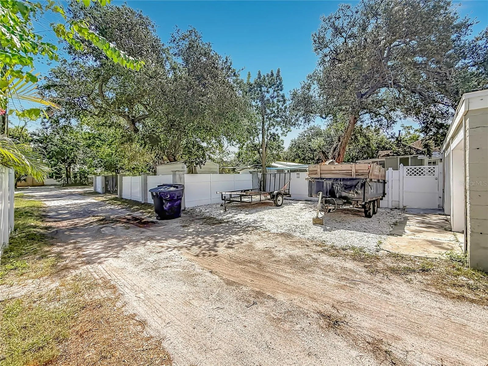 Plenty of room for additional vehicles, a boat, jet skis, ATVs, or an RV!