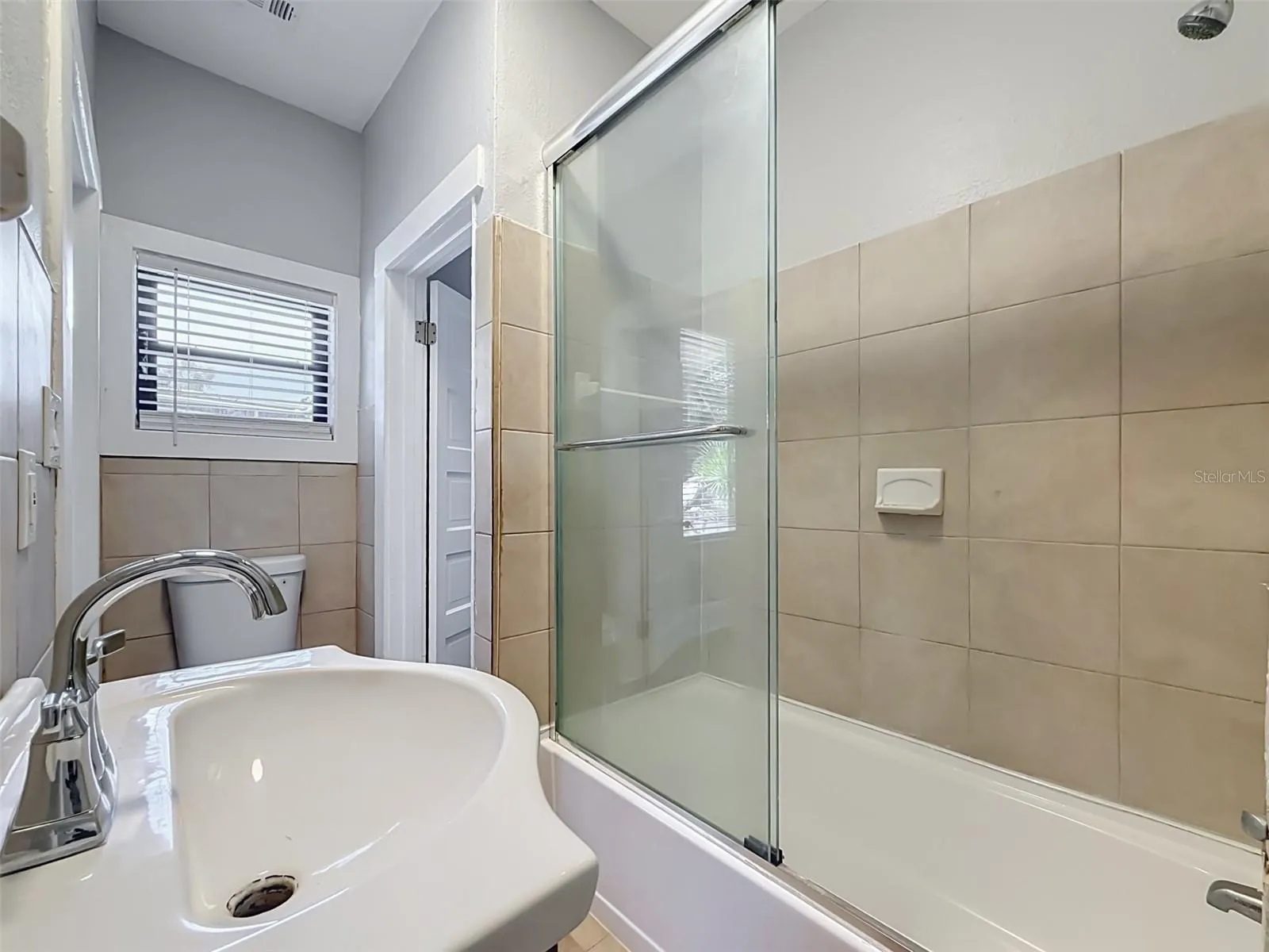 Jack and Jill Hall bath - shared hall bath with bedrooms 2 and 3