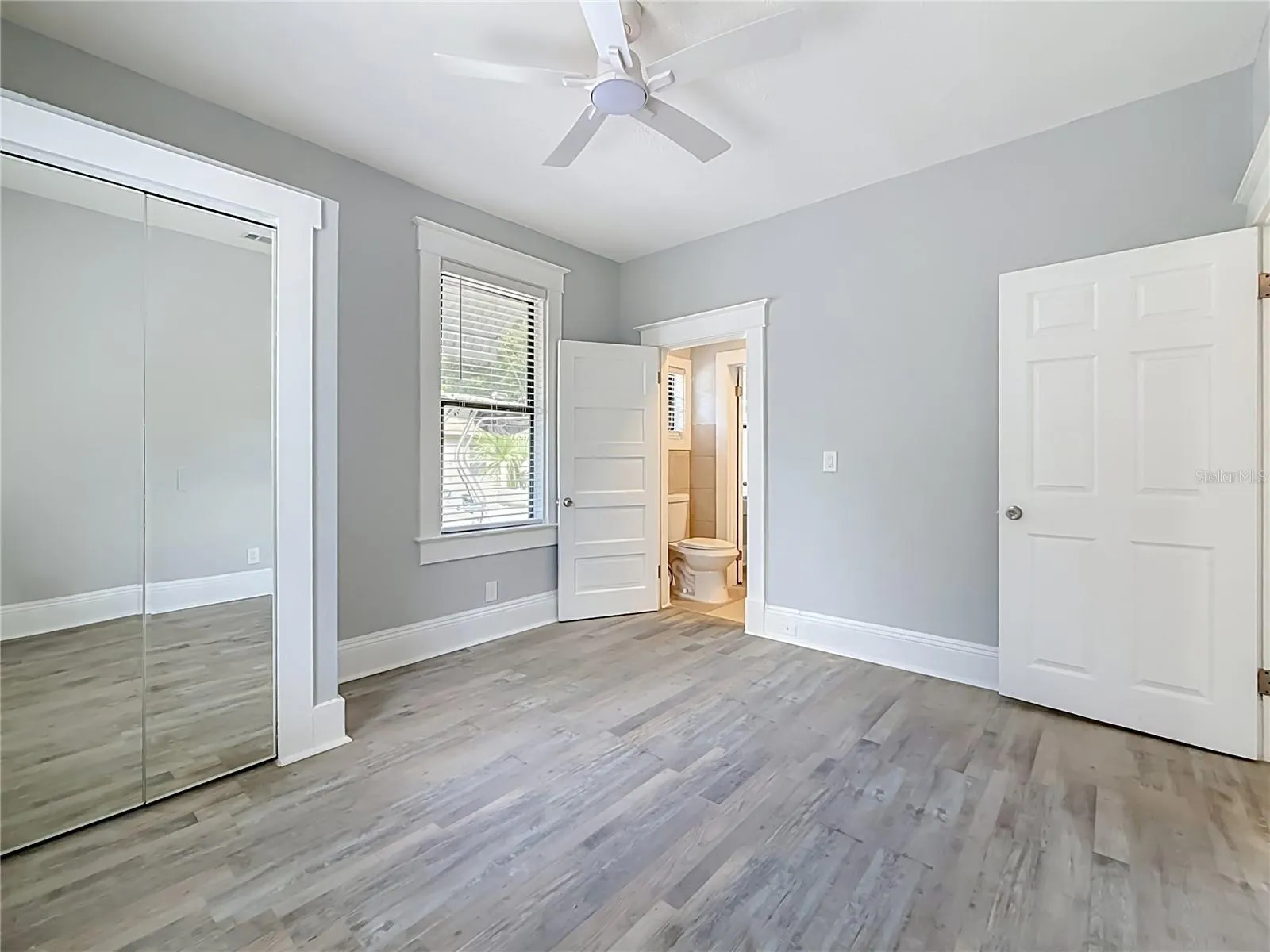 2nd Bedroom with access to Jack and Jill bathroom