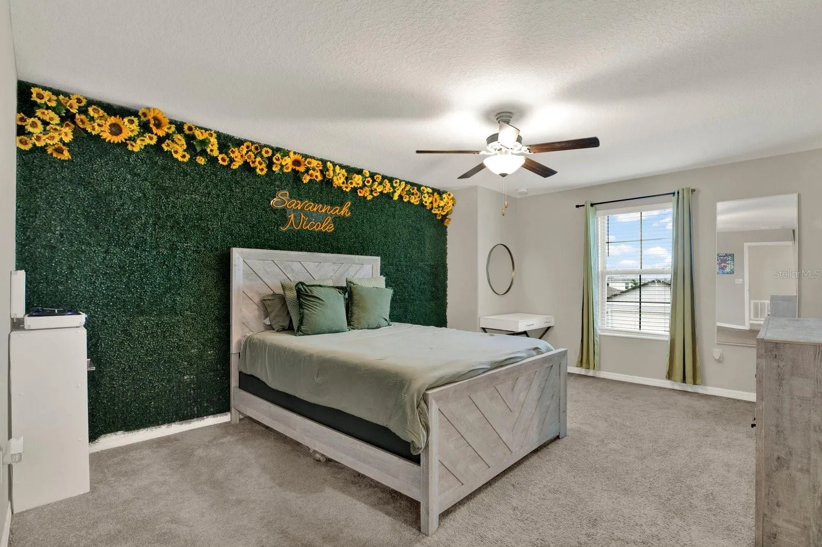 Secondary bedroom with in-suite bathroom