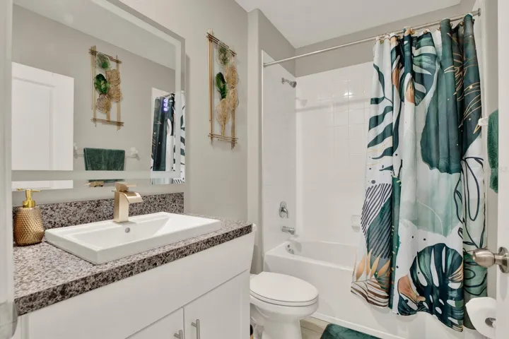 Full first floor bathroom