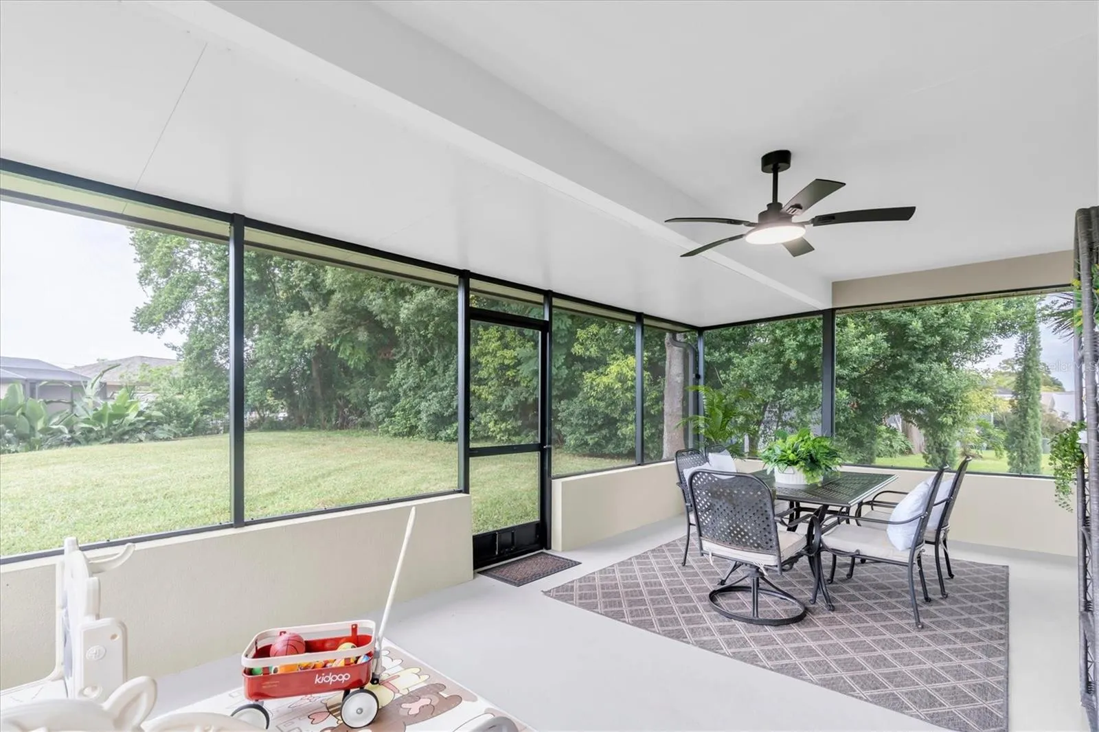 Oversized Screened In Lanai Overlooking Property