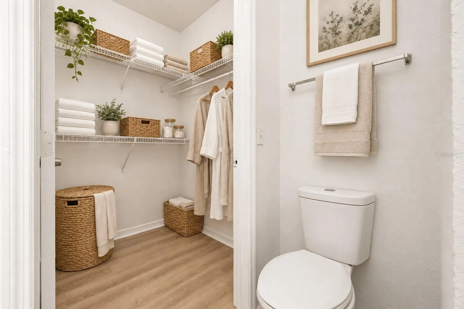 Bathroom 2/closet