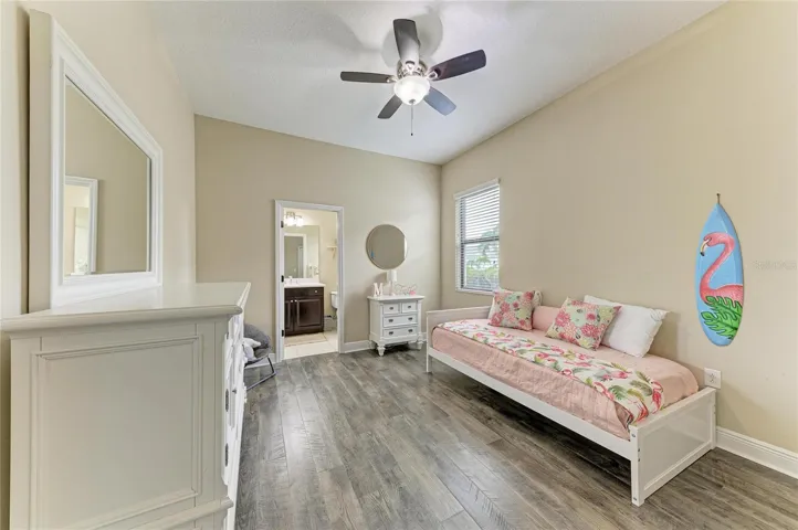 Guest Bedroom with En suite bathroom