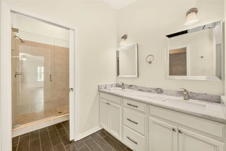 Primary Bath has dual sinks and is en-suite