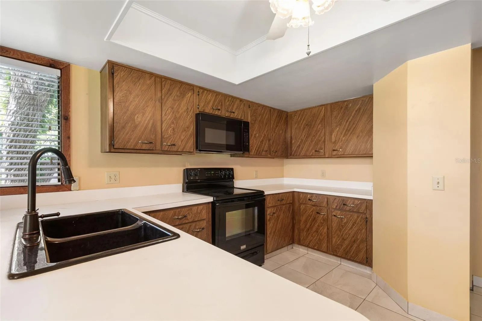20 Mid Oaks Kitchen