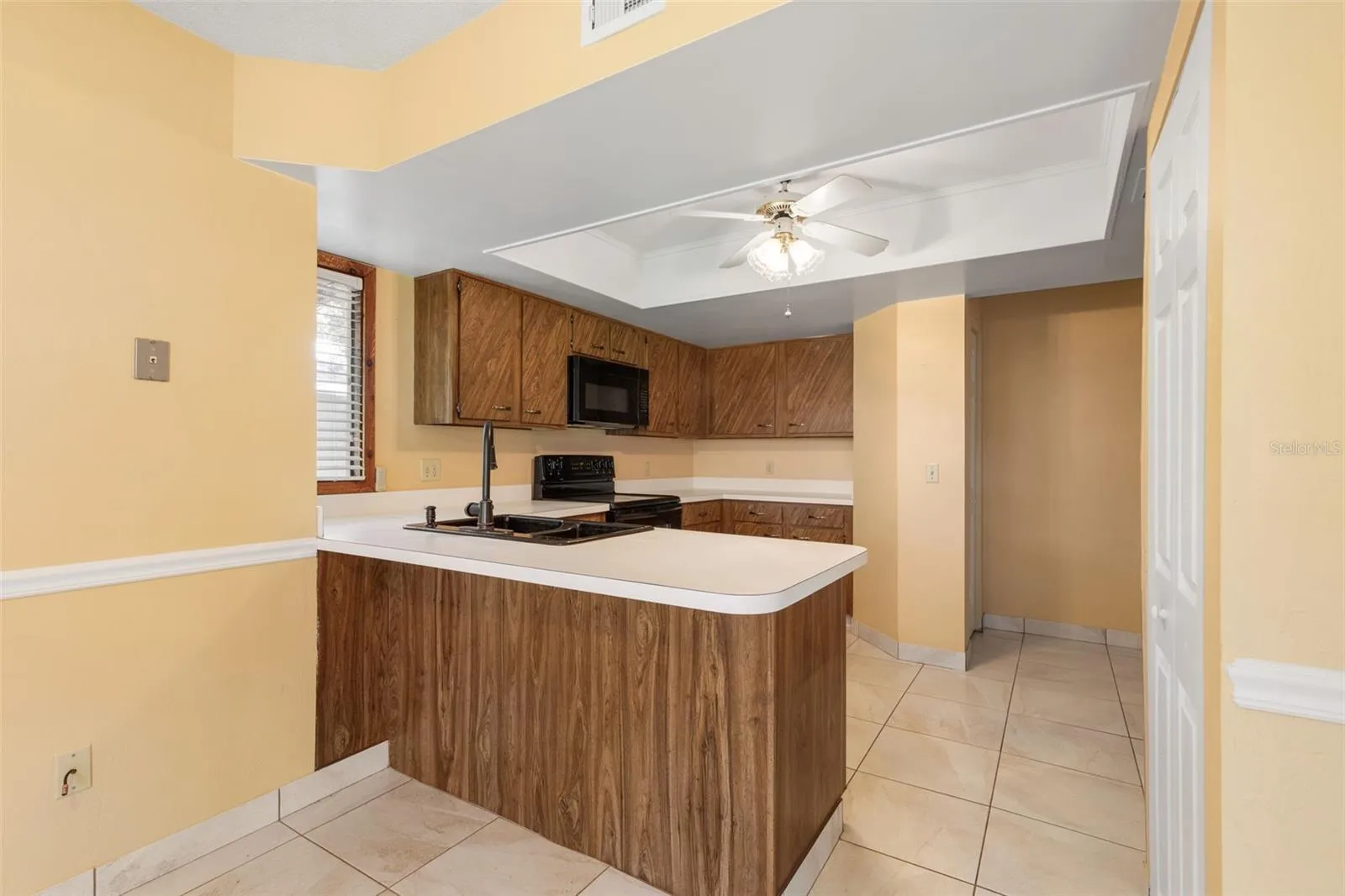20 Mid Oaks Kitchen