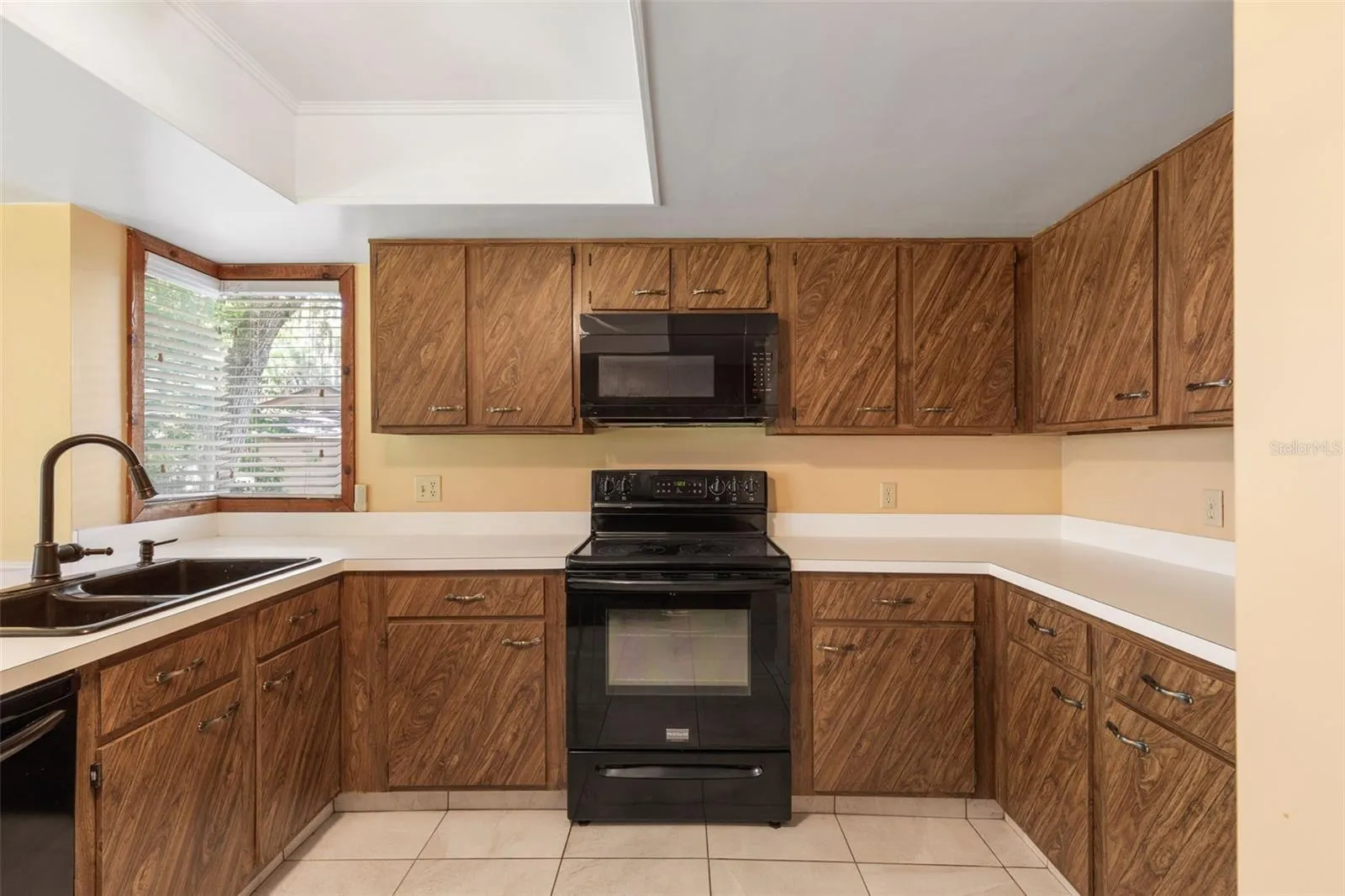 20 Mid Oaks Kitchen