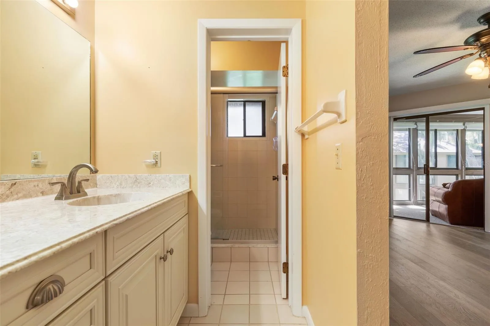 20 Mid Oaks Primary Bath
