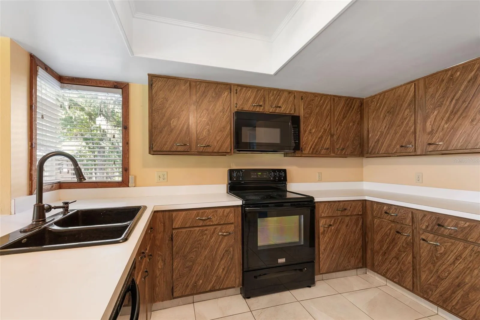 20 Mid Oaks Kitchen