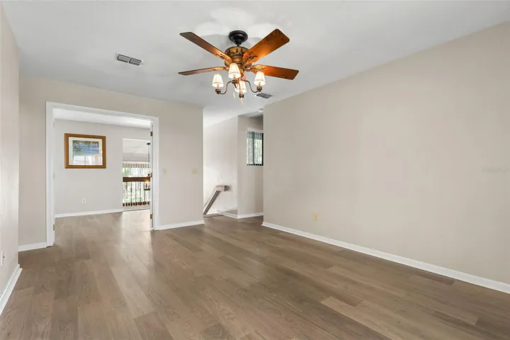 20 Mid Oaks Living