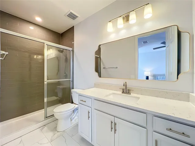 Private bathroom for bedroom 4