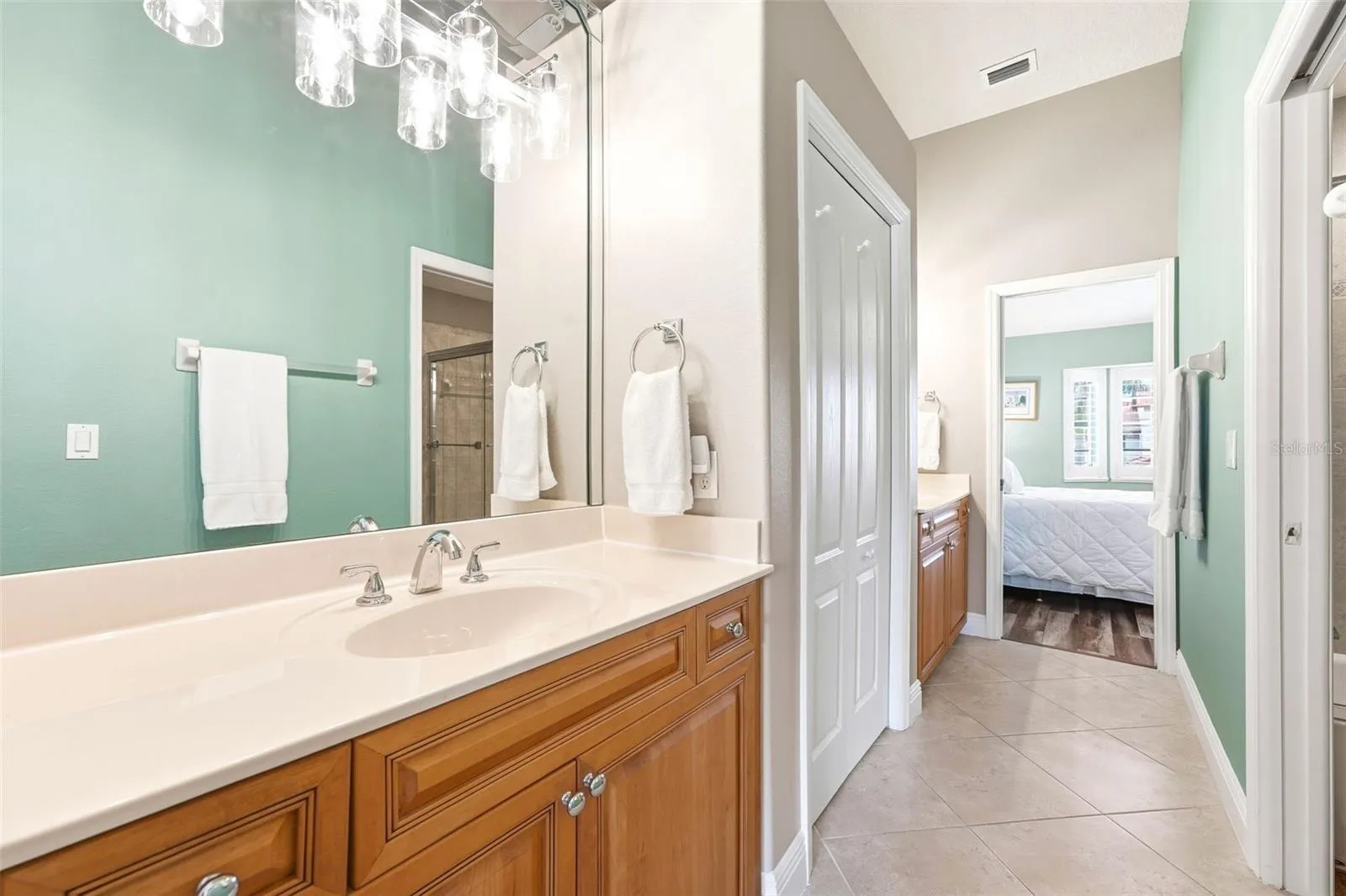 Jack &amp; Jill Bathroom