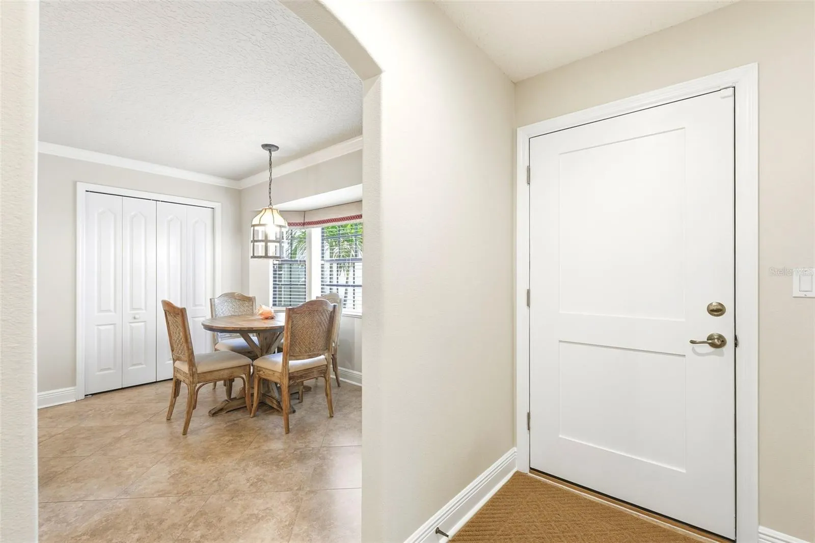 Foyer/Breakfast Nook