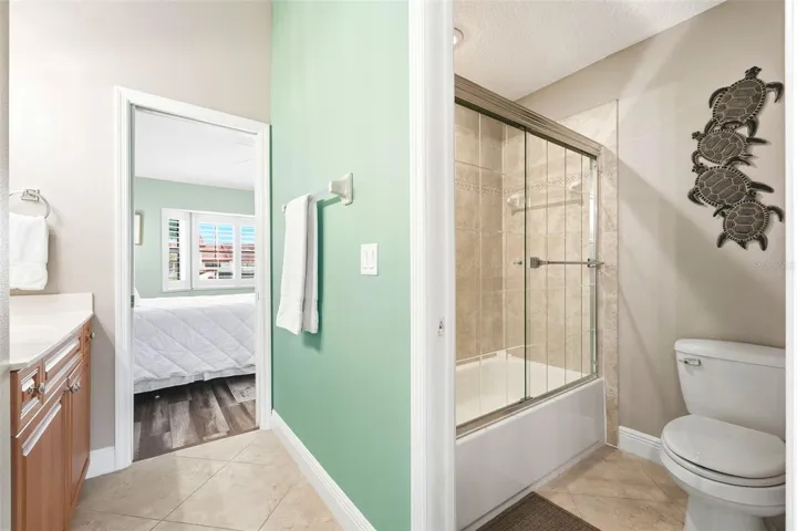 Jack &amp; Jill Bathroom