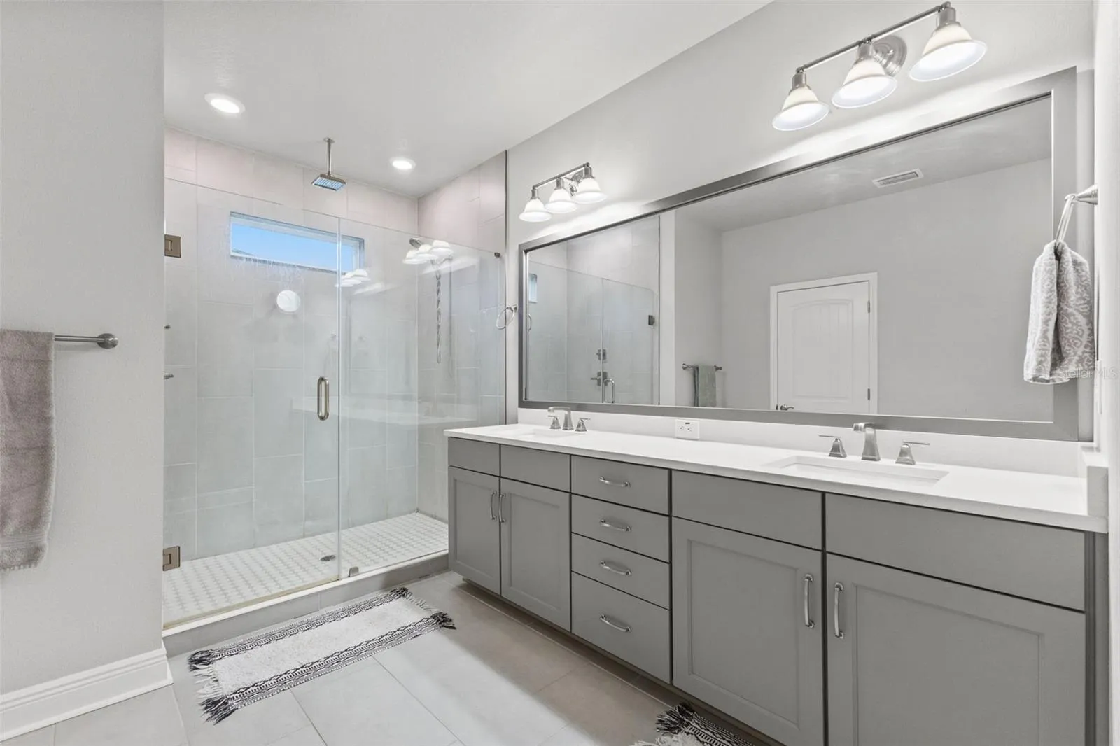 Primary bath with walk in shower and water closet