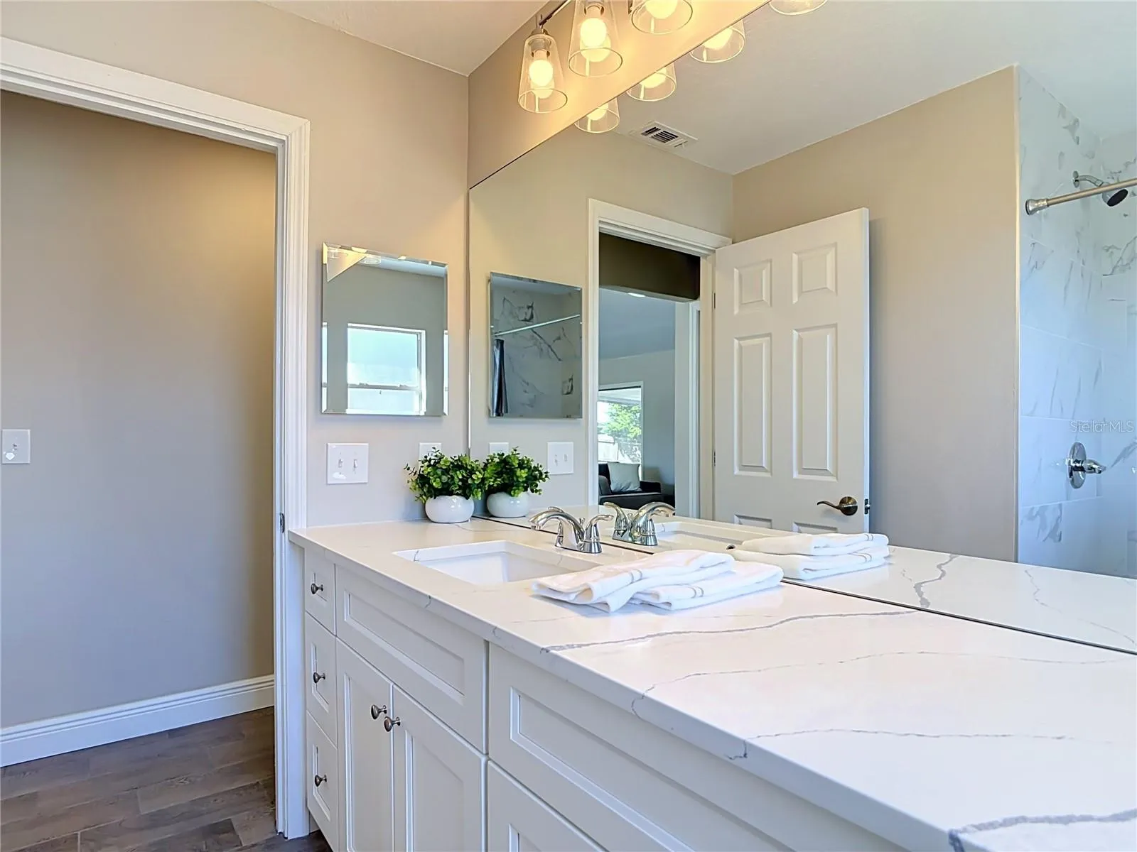 Guest bathroom.