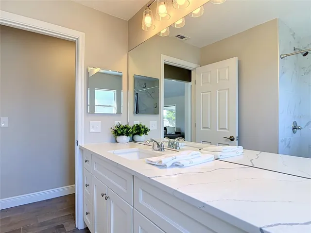 Guest bathroom.