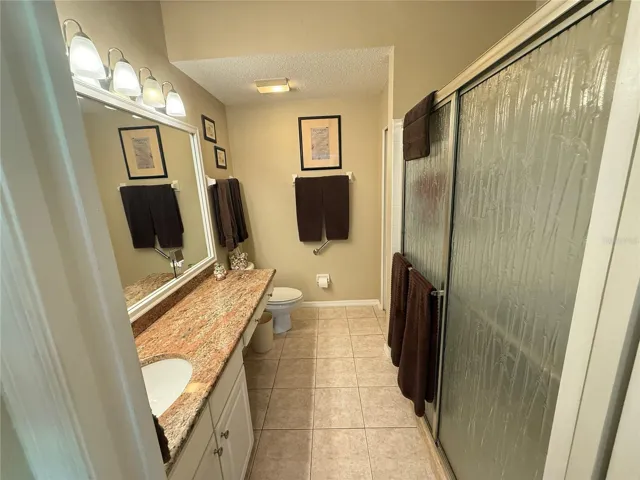 Primary/ Walk in shower