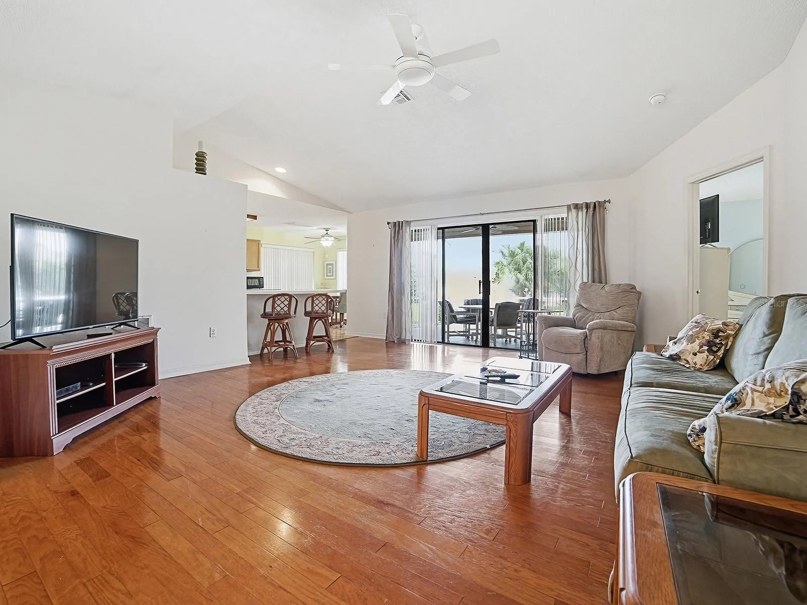 NICE AND LIGHT WITH VIEWS TO THE LANAI