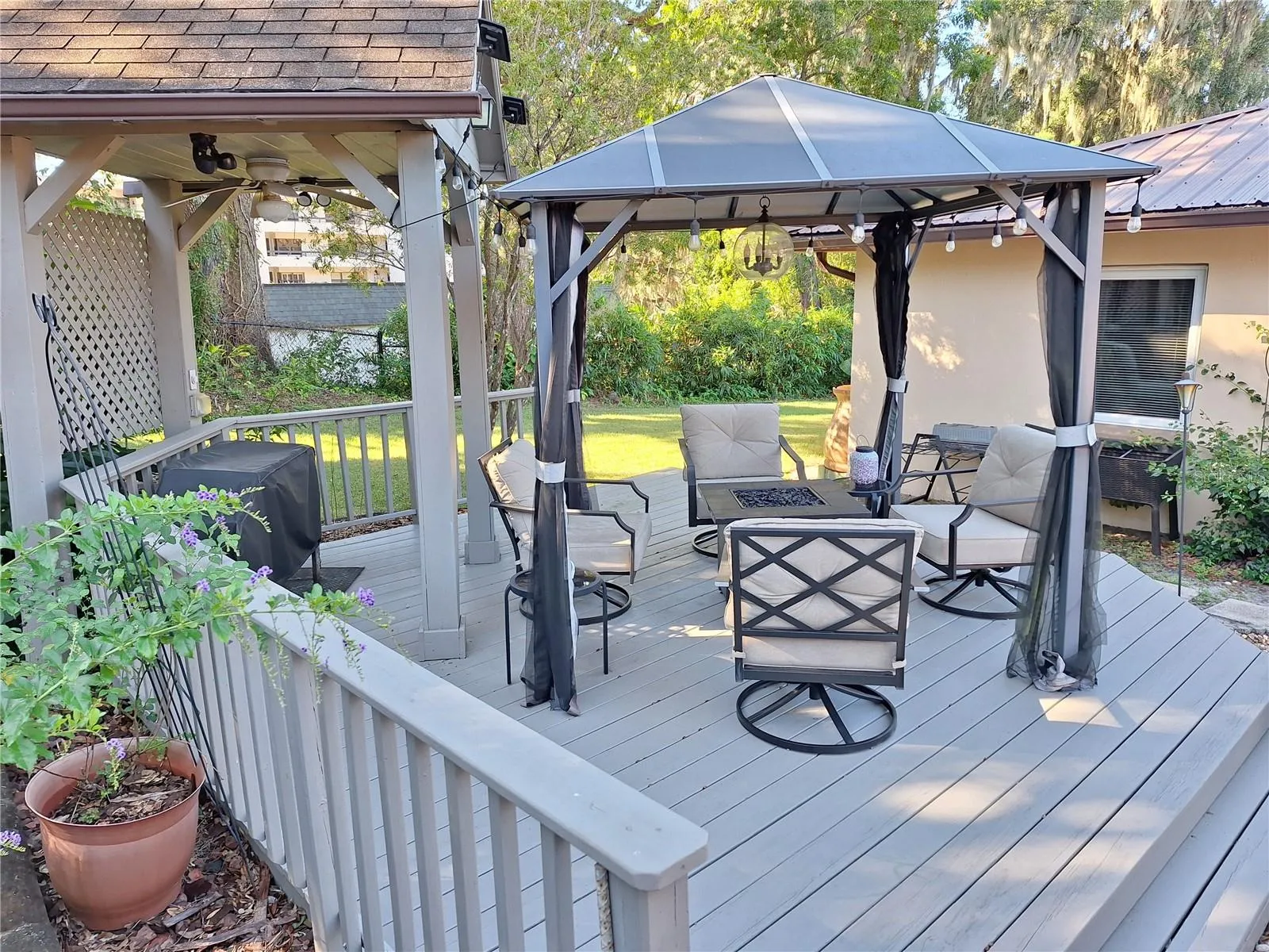 Deck & Gazebo.