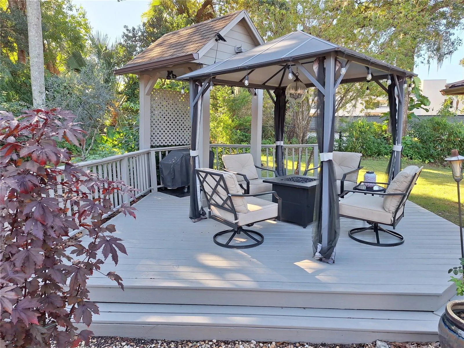 Deck & Gazebo.
