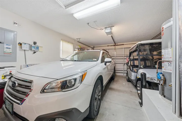 25'x18' Garage w/Golf Cart