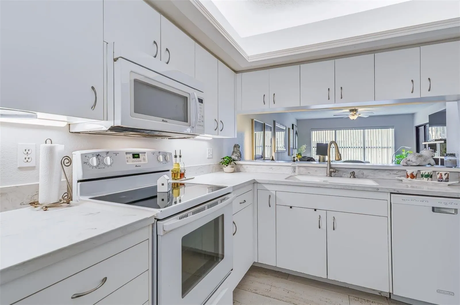 under cabinet lighting