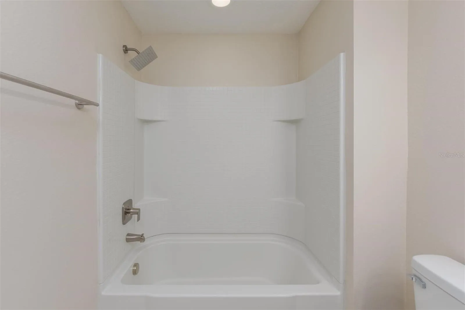 Bathtub/shower