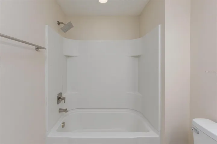 Bathtub/shower