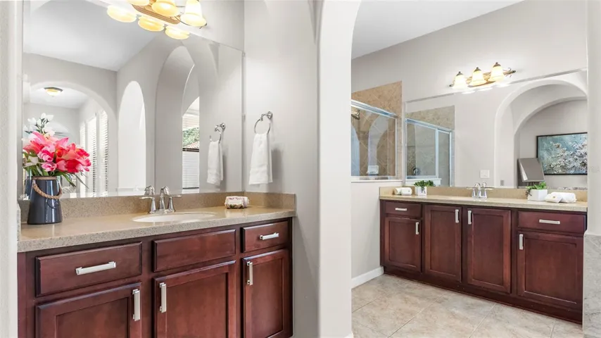 Primary En-Suit- Dual Vanities