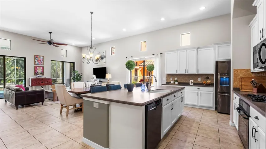 Kitchen-Feature Wall On Island