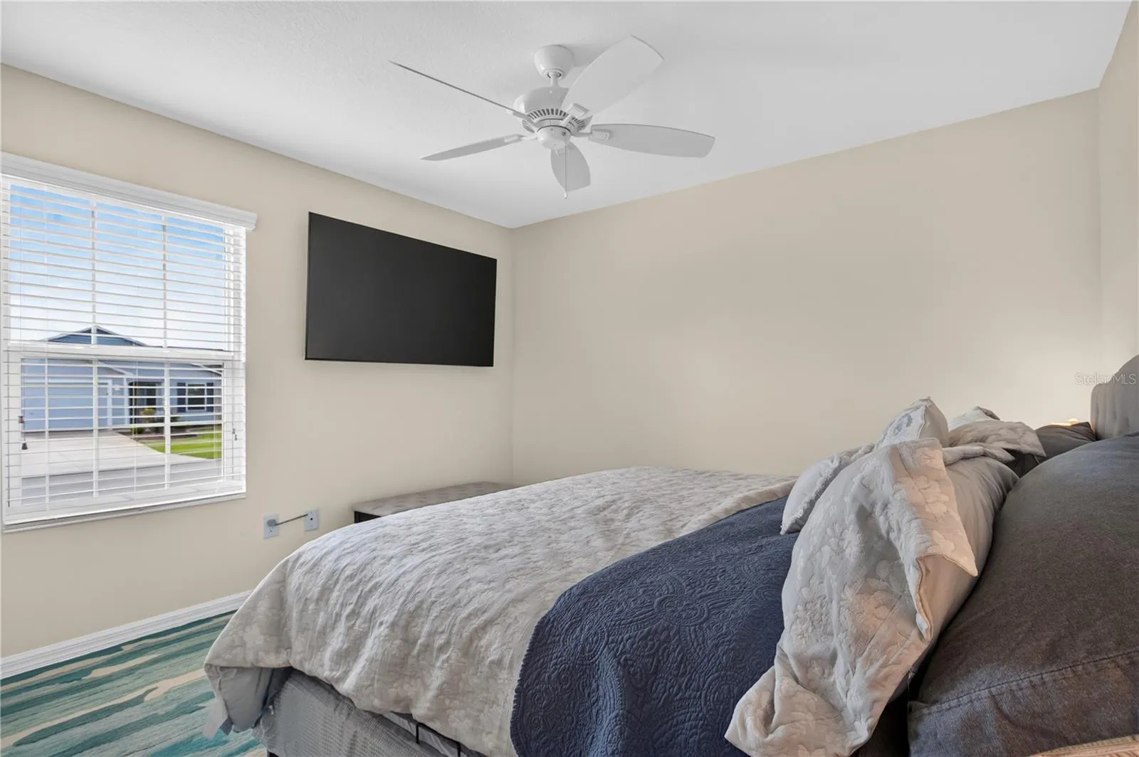 Guest bedroom 1