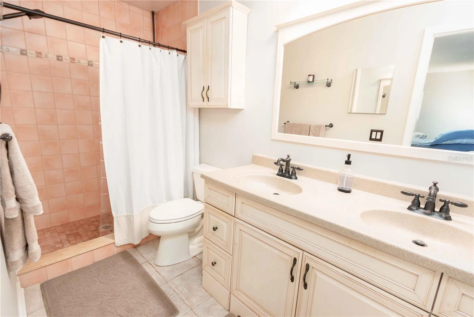 Primary en-suite