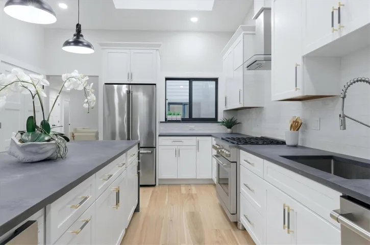 Quartz Counters, GE Cafe appliances