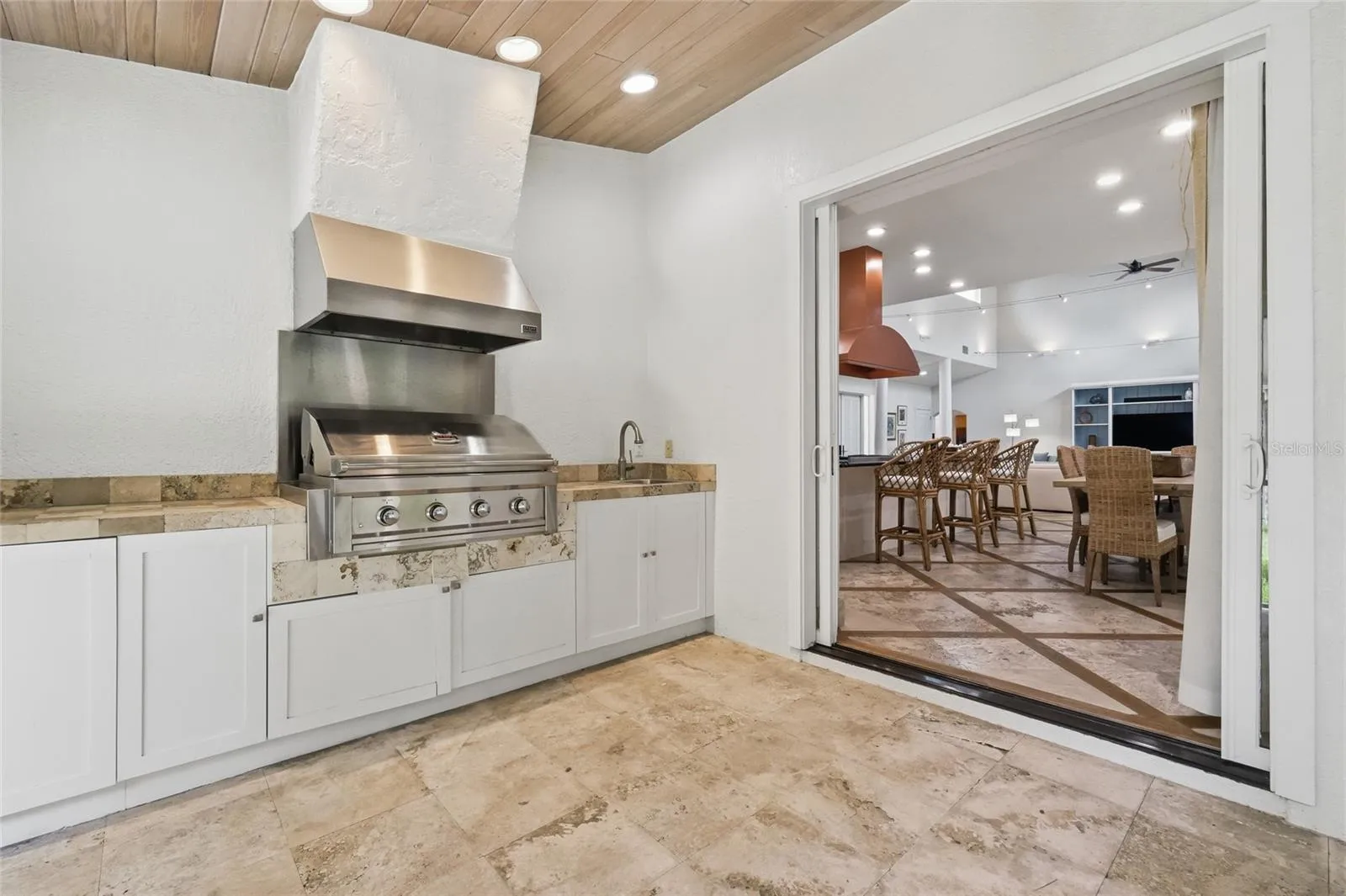 Summer Kitchen with Easy access to the Kitchen