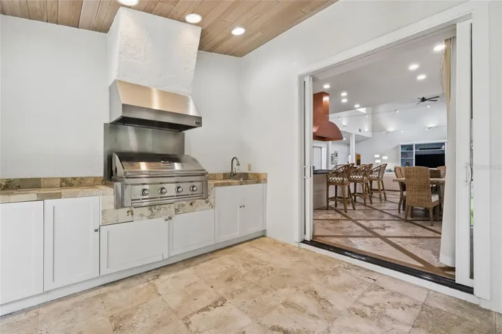 Summer Kitchen with Easy access to the Kitchen