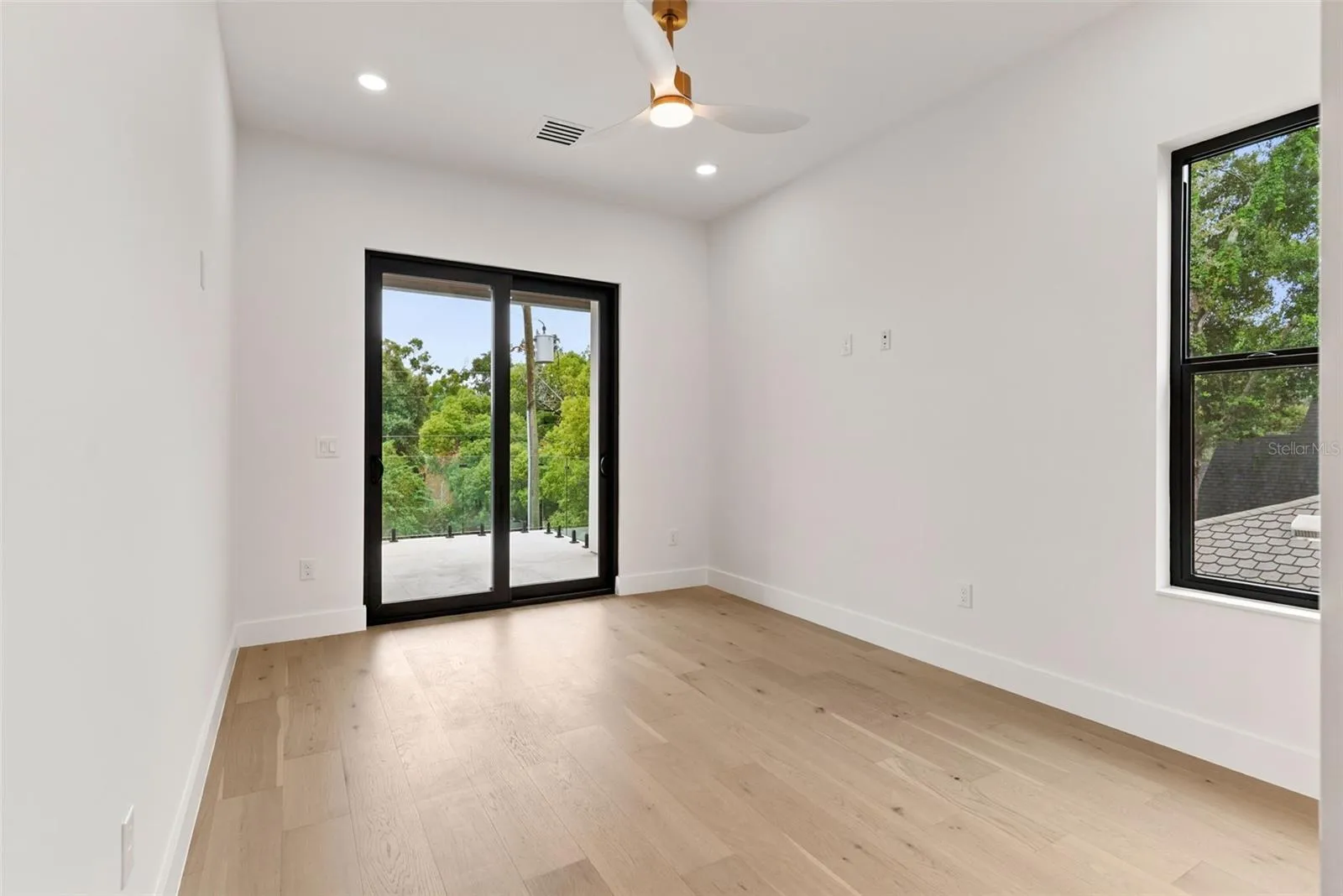 front guest bedroom with balcony